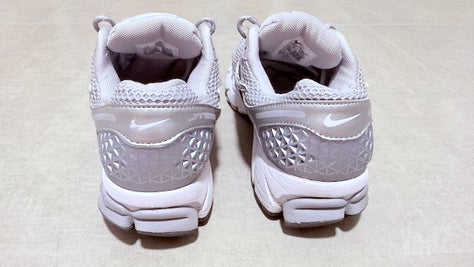 NIKE VOMERO 5 - נייק וומרו