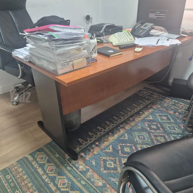 שולחן מנהל