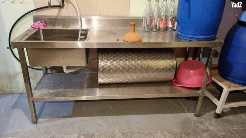 שולחן נירוסטה