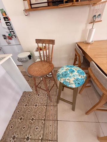 2 כיסאות בר (עץ)