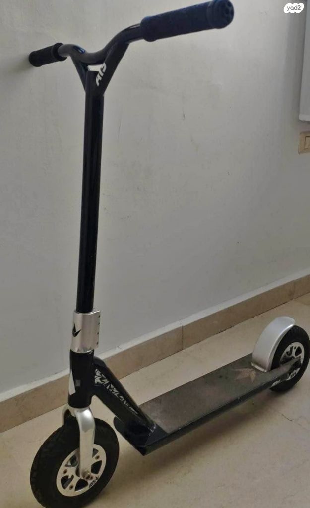 Dirt scooter