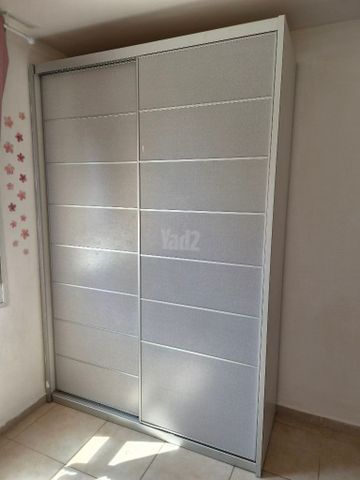 ארון הזזה