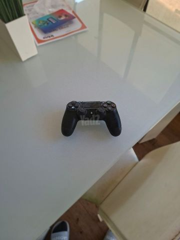 PS4 controller