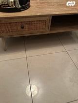 שולחן סלון ומזנון תואם