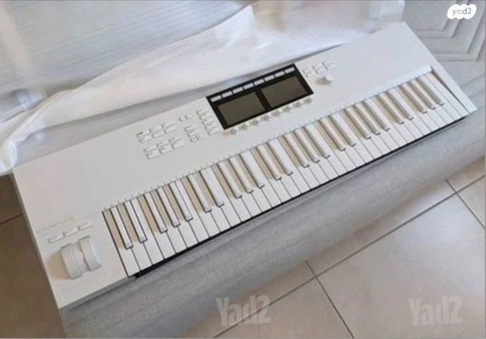 מקלדת שליטה KOMPLETE KONTROL