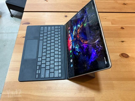 Galaxy Tab 9+ עם מקלדת