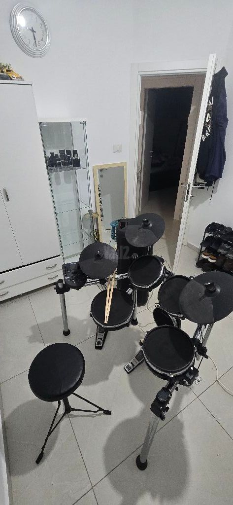 תופים ALESIS