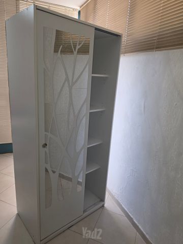 ארון הזזה לבן