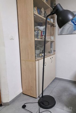 מנורה עומדת