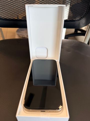 אייפון 15 פרו, 256 GB