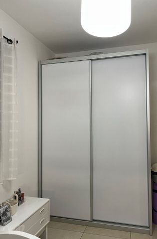 ארון הזזה לבן
