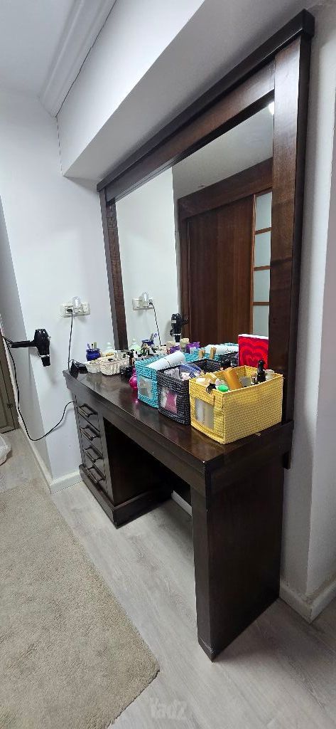 שידת איפור