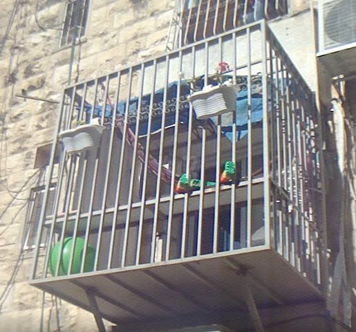 מרפסת כלוב