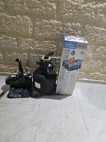 בריכה + משאבה עם. כל האביזרים