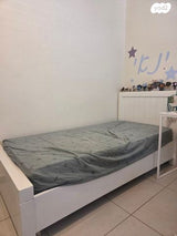 2 מיטות יחיד + מזרונים
