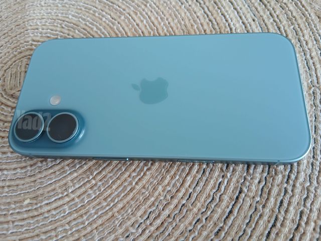 iPhone 16 למכירה