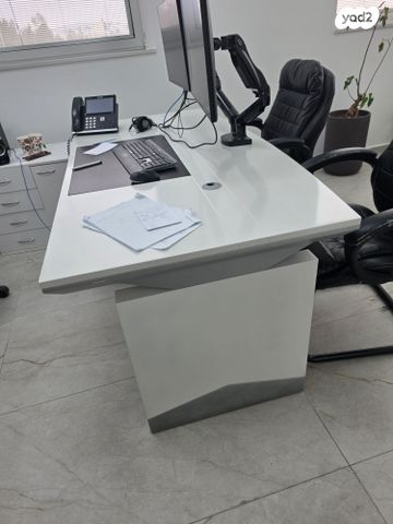 שולחן מנהלים