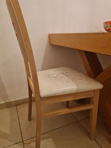 שלחן וכסאות