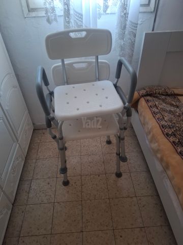 2 כסאות למקלחת