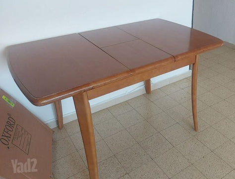 שולחן עץ