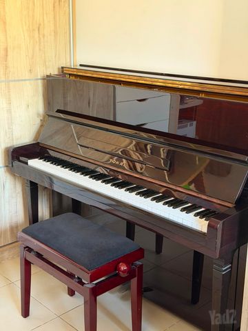 פסנתר Tokai AU-1