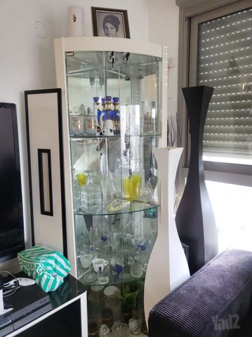 שידה מזנון