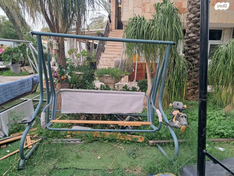 שלד של נדנדה ללא בד