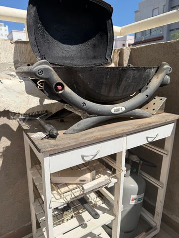 מנגל Weber עם שולחן