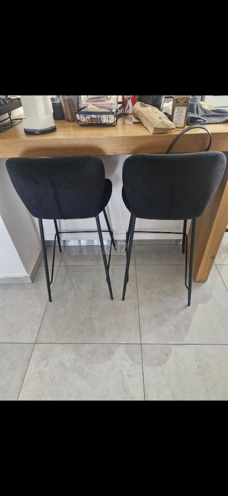 2 כיסאות בר