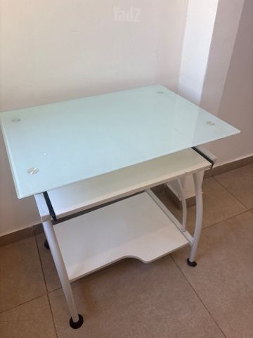 שולחן מחשב קטן