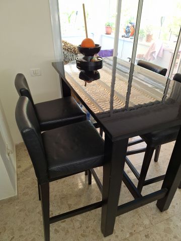 שולחן ו 4 כיסאות