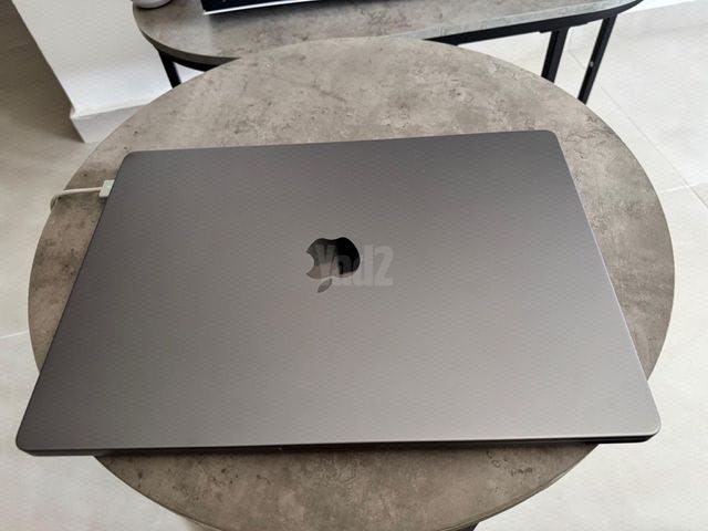 MacBook Pro 16" (M1 Max 32GB)