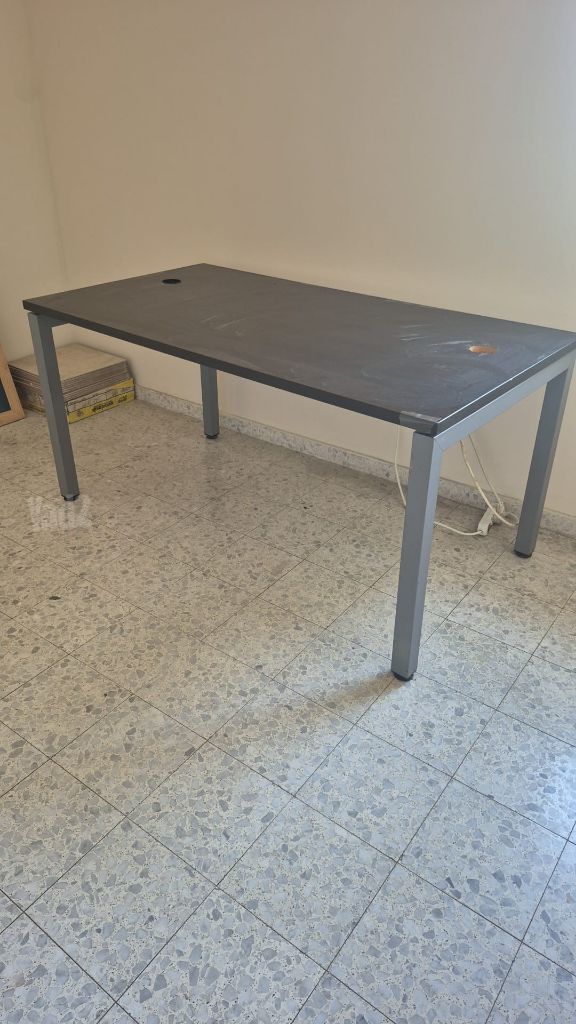 שולחן