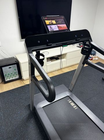 הליכון  של חברת Technogym