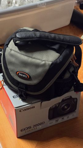 מצלמה Canon EOS 2000D DSLR