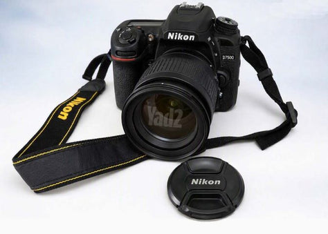 מצלמת NIKON D7500.