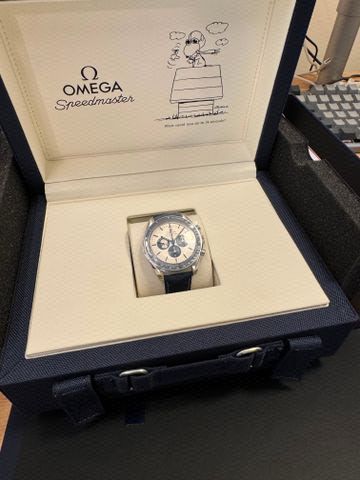OMEGA Speedmaster Snoopy