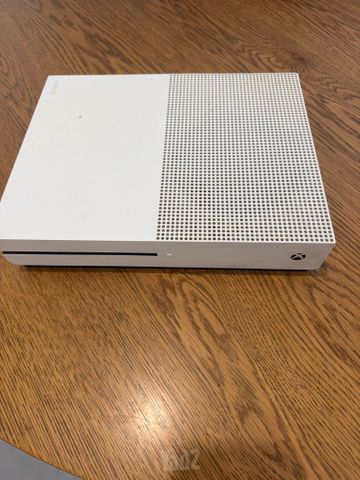 Xbox one s עובד טוב