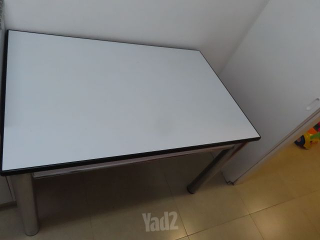 שולחן