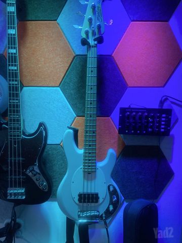 בס Sterling StingRay קצר