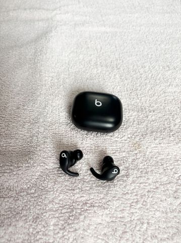 אוזניות Apple powerbeats fit