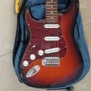 גיטרה שמאלית squier strat