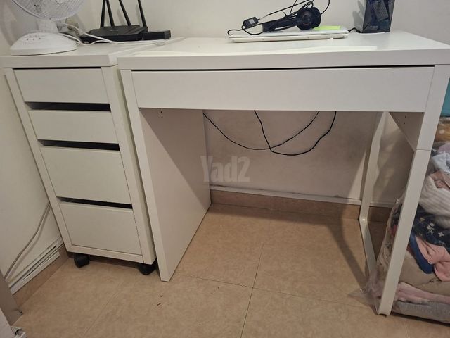 שולחן כתיבה ומגירות