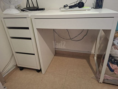 שולחן כתיבה ומגירות
