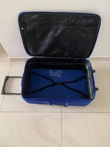 מזוודה כחולה