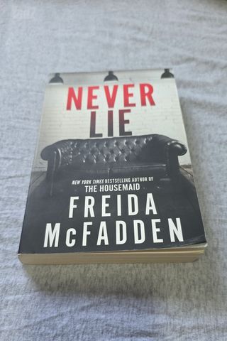 ספר באנגלית Never Lie Freida