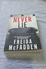 ספר באנגלית Never Lie Freida