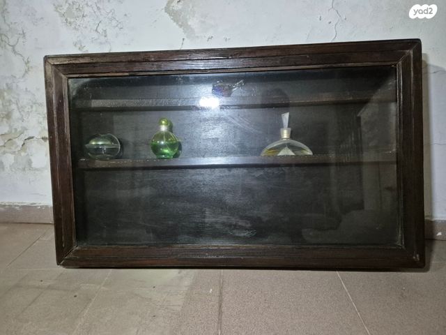 ארונית תצוגה