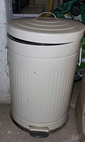 פח אשפה רטרו