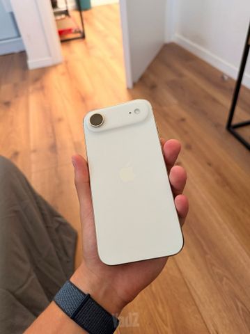 אייפון 17 אייר (לבן)